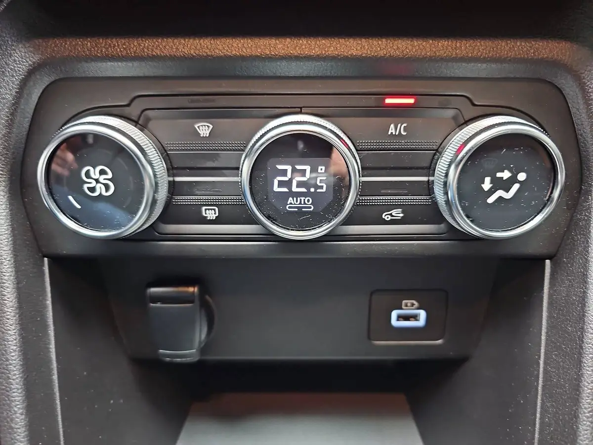 DACIA SANDERO III 1.0 TCE 100 ECO LPG STEPWAY COMFORT NAVI KLIMA