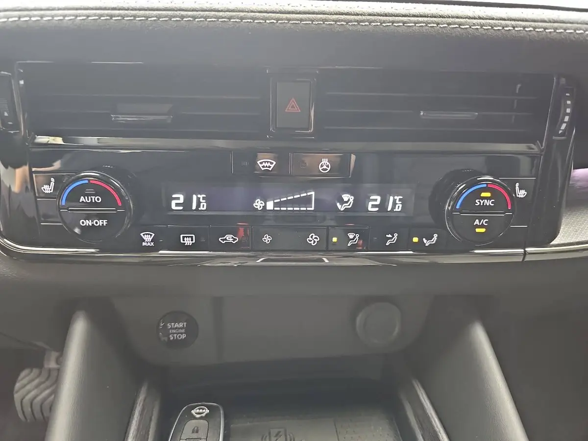 NISSAN QASHQAI 1.3 DIG-T MHEV AUTO. MJ27 N-DESIGN KOMFORT-PLUS PANORAMA