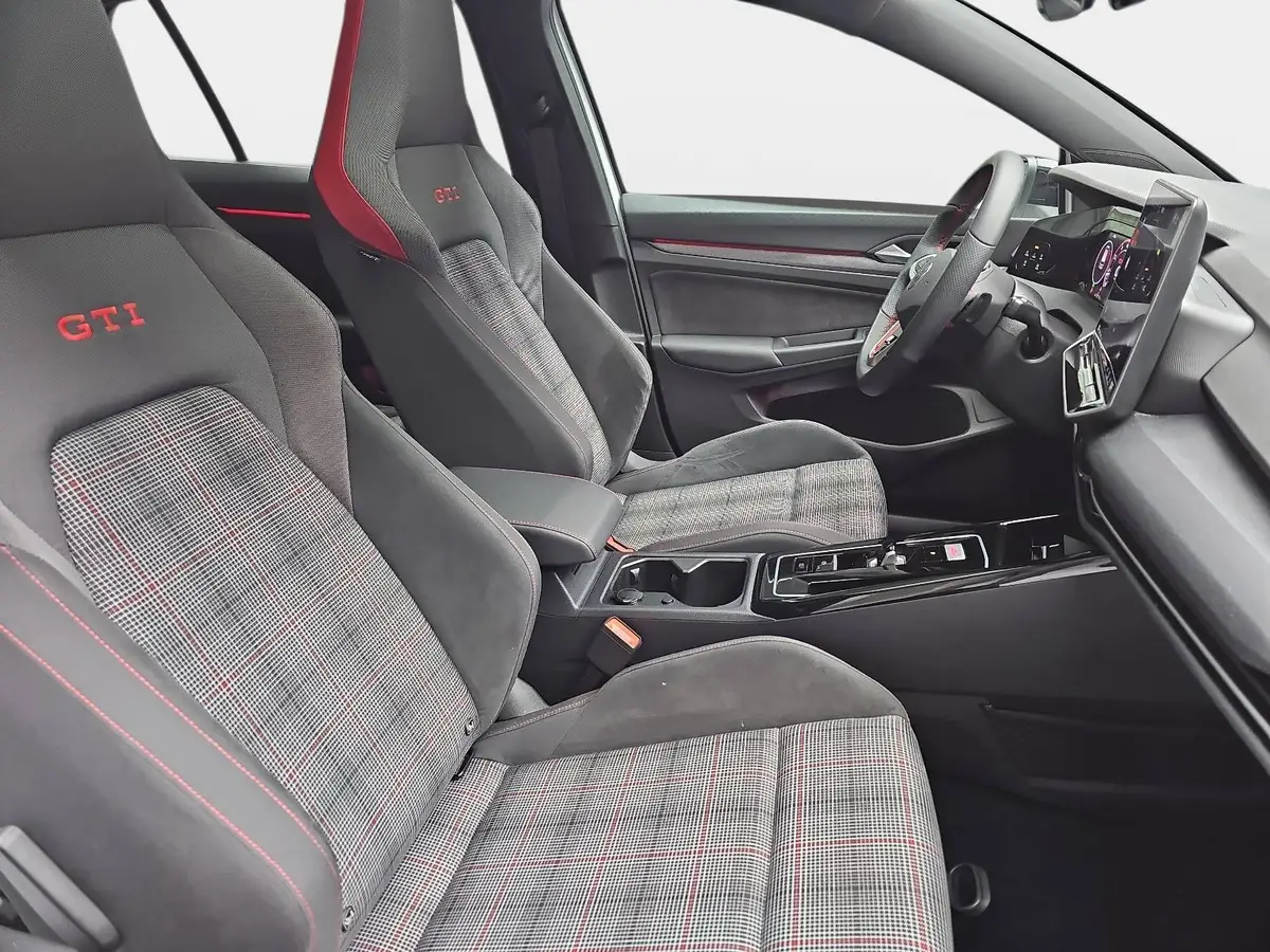 VW GOLF VIII 2.0 TSI DSG GTI NAVI LED HUD ACC DCC PANO BLA