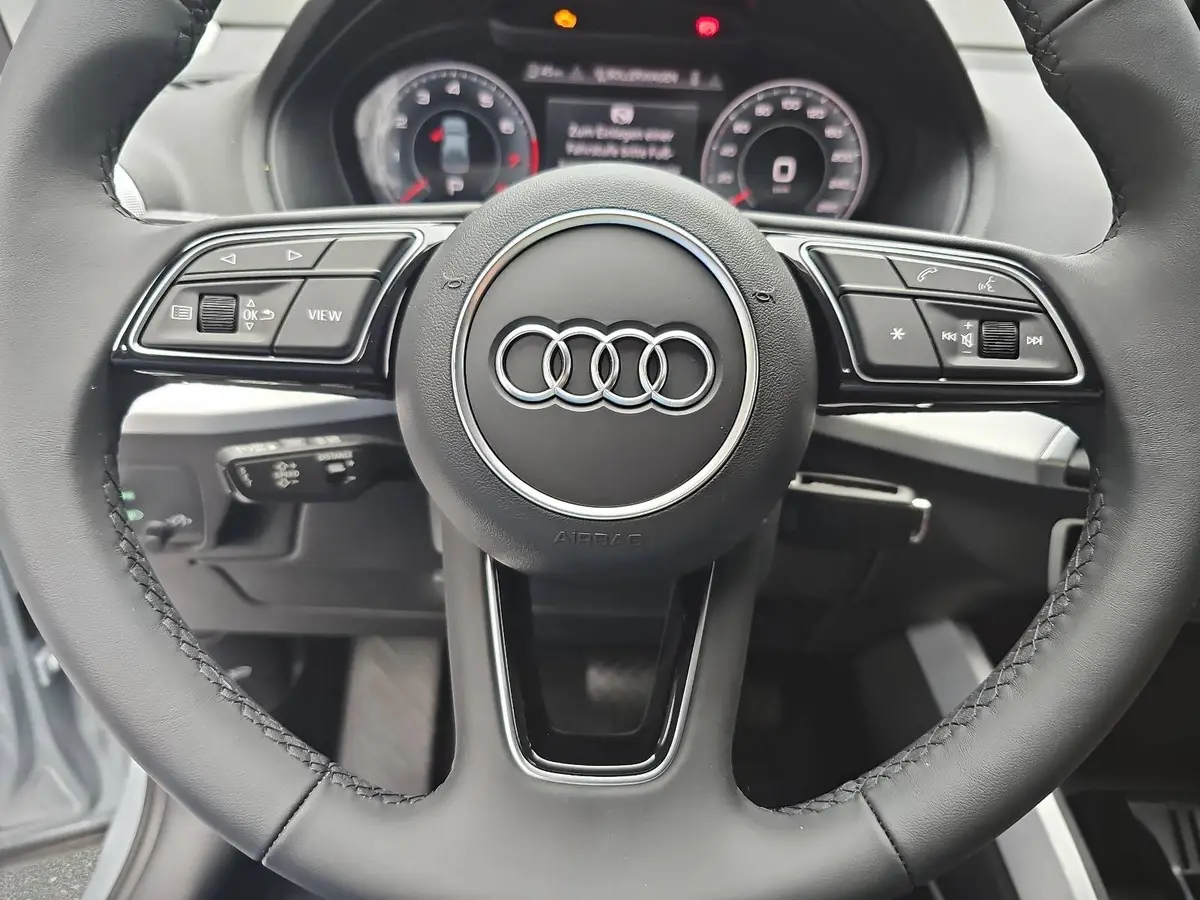 AUDI Q2 35 TFSI S-TRONIC S LINE NAVI LED KLIMAAUTO EL.HEC