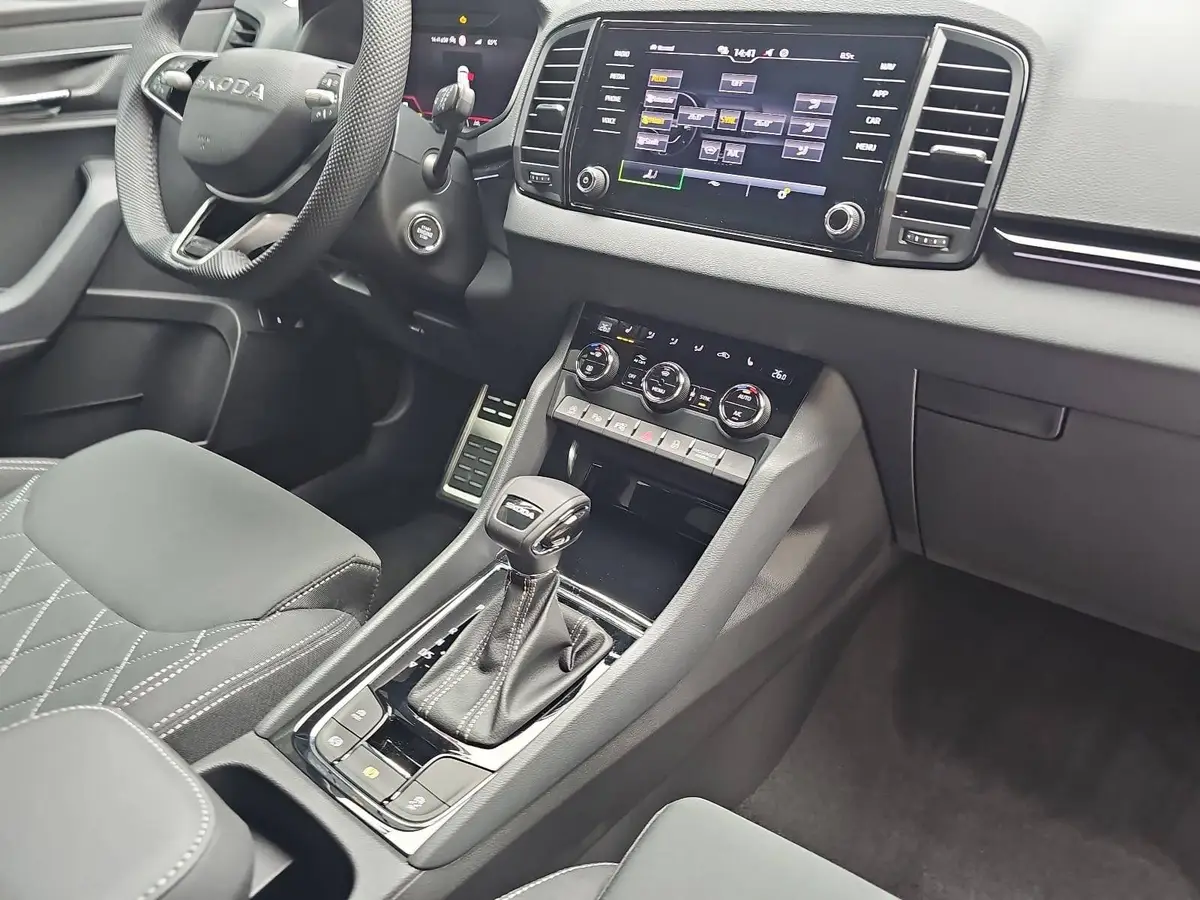 SKODA KAROQ 1.5 TSI DSG SPORTLINE NAVI LED-MATRIX PANO WINTER 