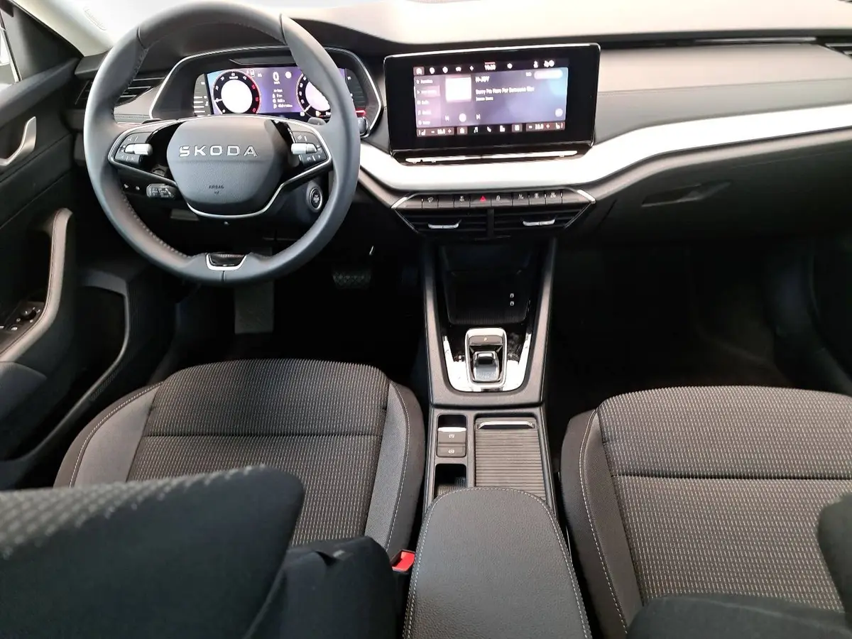 SKODA OCTAVIA COMBI 2.0 TDI DSG SELECTION AHK LM