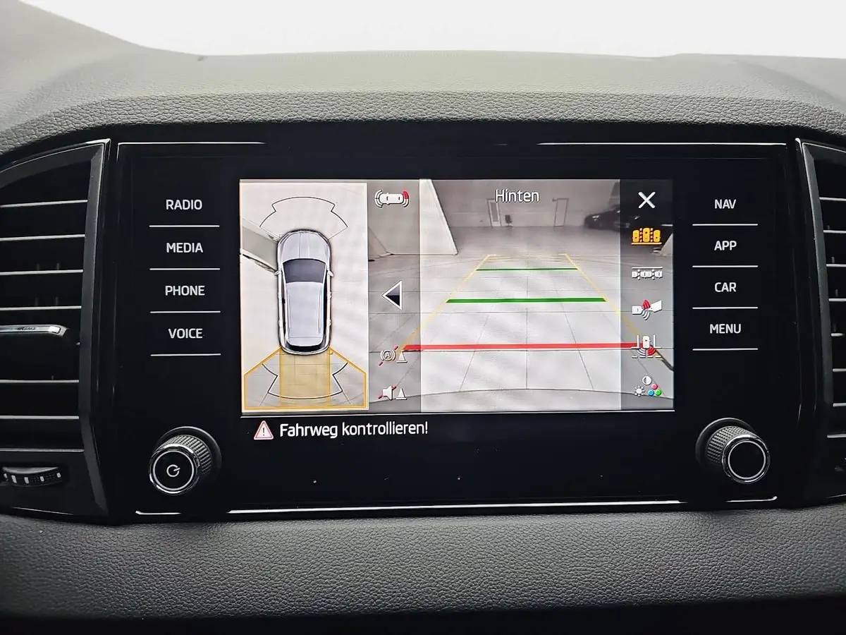 SKODA KAROQ 1.5 TSI DSG SPORTLINE NAVI LED AHK