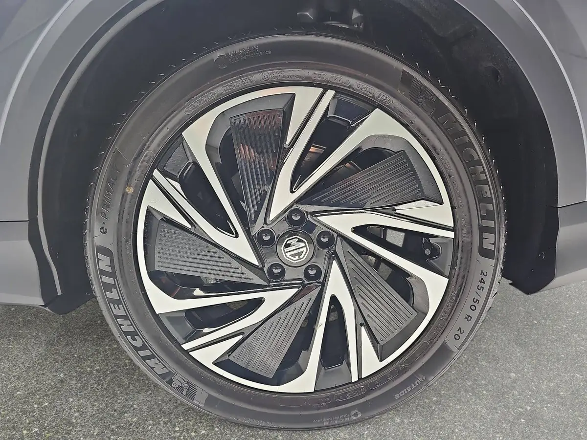 MG ANDERE EV 77 KWH LUXURY PANORAMA LEDER 20-ZOLL
