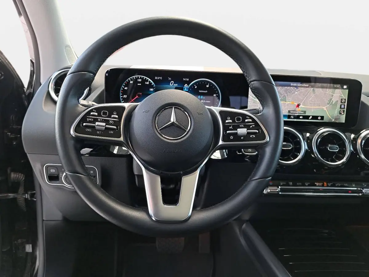 MERCEDES-BENZ GLA 200 D DCT PROGRESSIVE NAVI LED