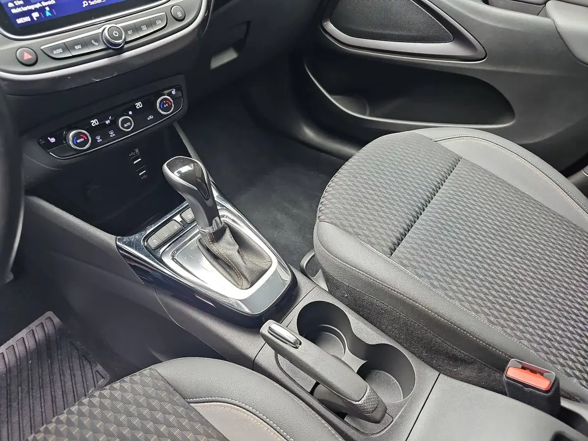 OPEL CROSSLAND X 1.2 OPF AUTO. INNOVATION NAVI LED-SCHEINWERFER KAMERA