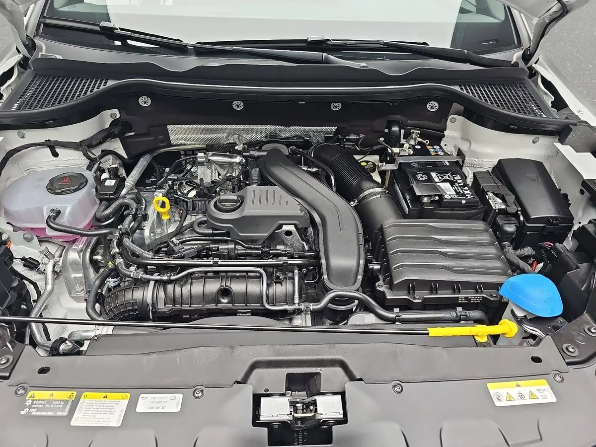 SKODA KAROQ 1.5 TSI DSG SPORTLINE NAVI LED-MATRIX PANO WINTER 