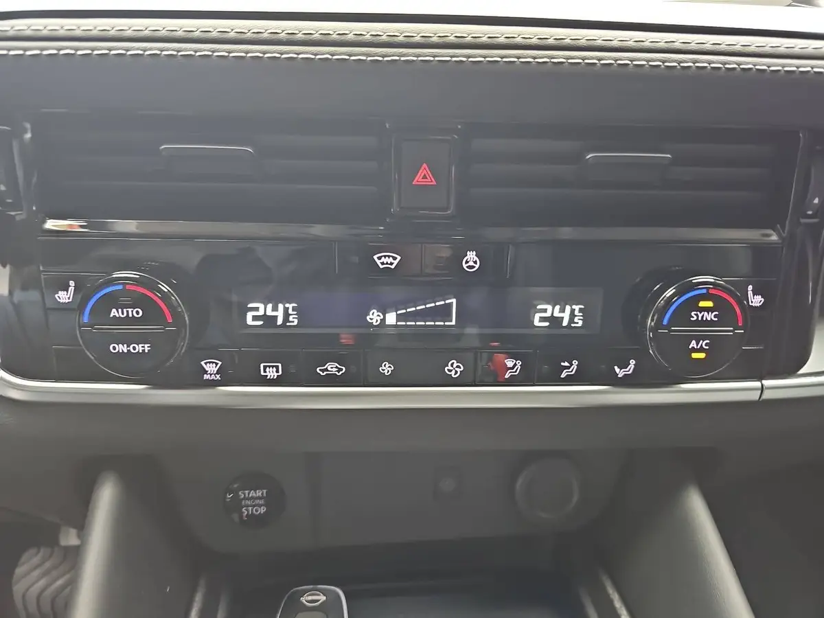 NISSAN QASHQAI 1.3 DIG-T XTRONIC N-CONNECTA PANO WINTER