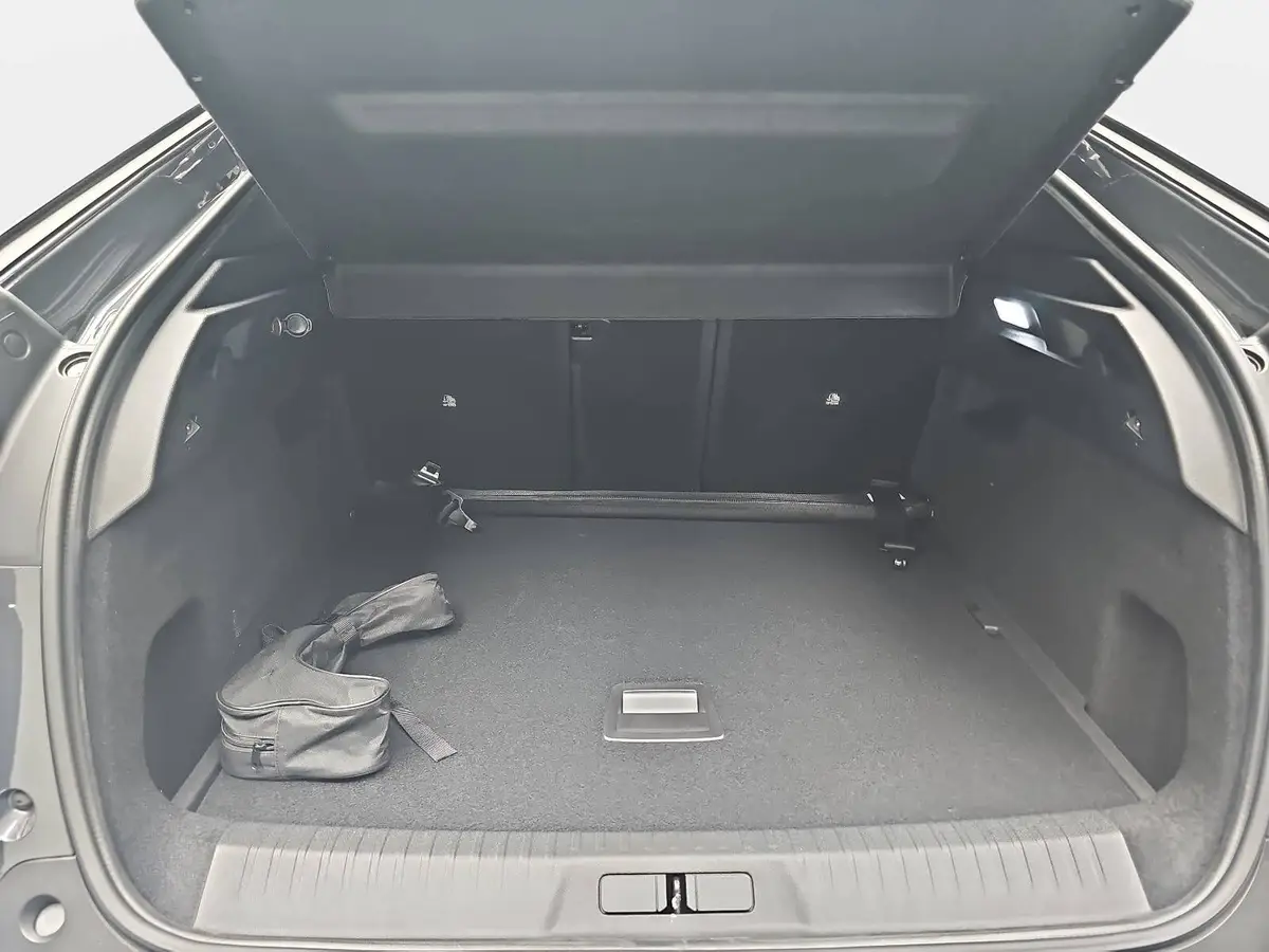 PEUGEOT 3008 1.2 HYBRID 145 E-DSC6 ALLURE LED WINTER AHK LM