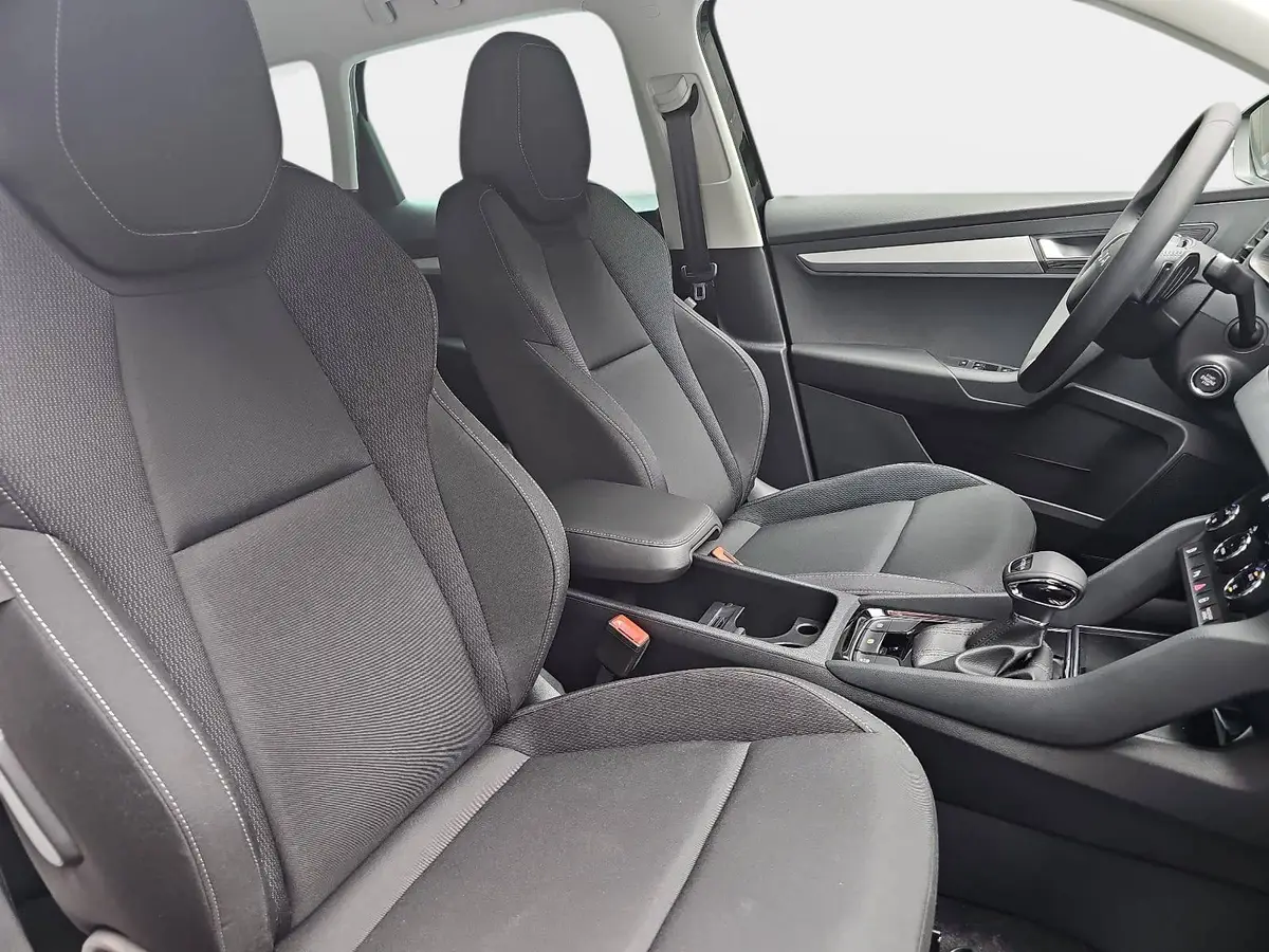 SKODA KAROQ 2.0 TDI DSG FAMILY LED KAMERA LM17