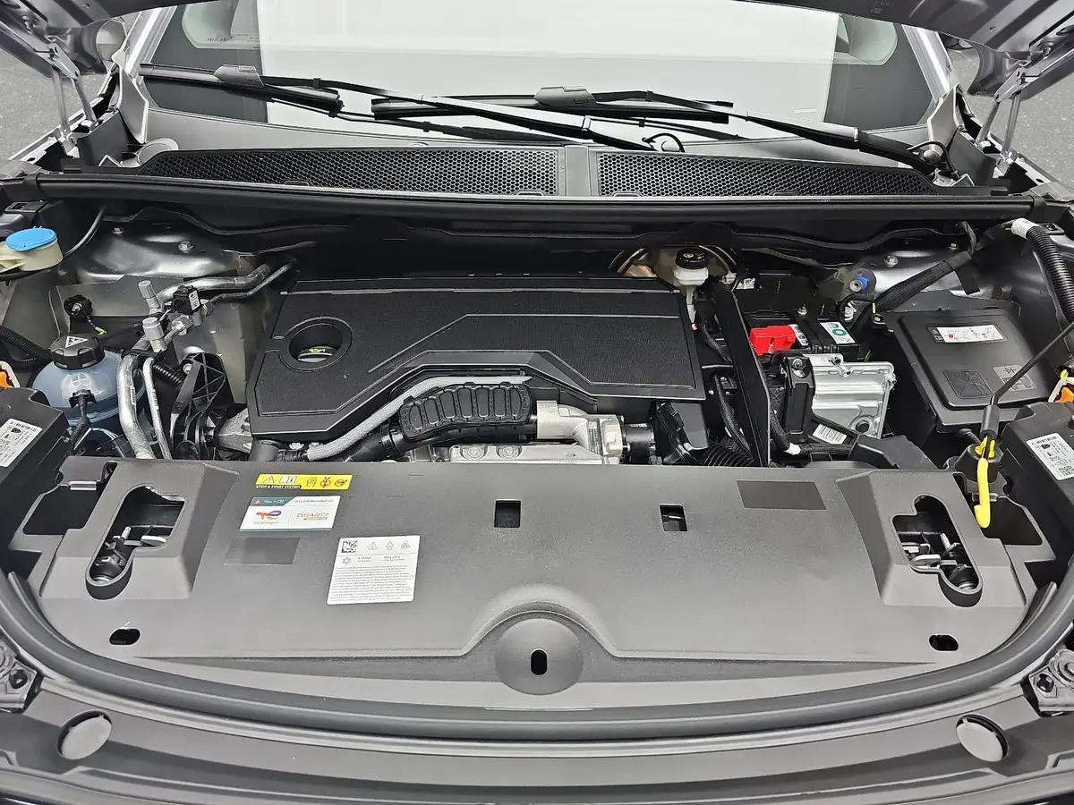 PEUGEOT 3008 1.2 HYBRID 145 E-DSC6 ALLURE LED DAB WINTER AHK LM