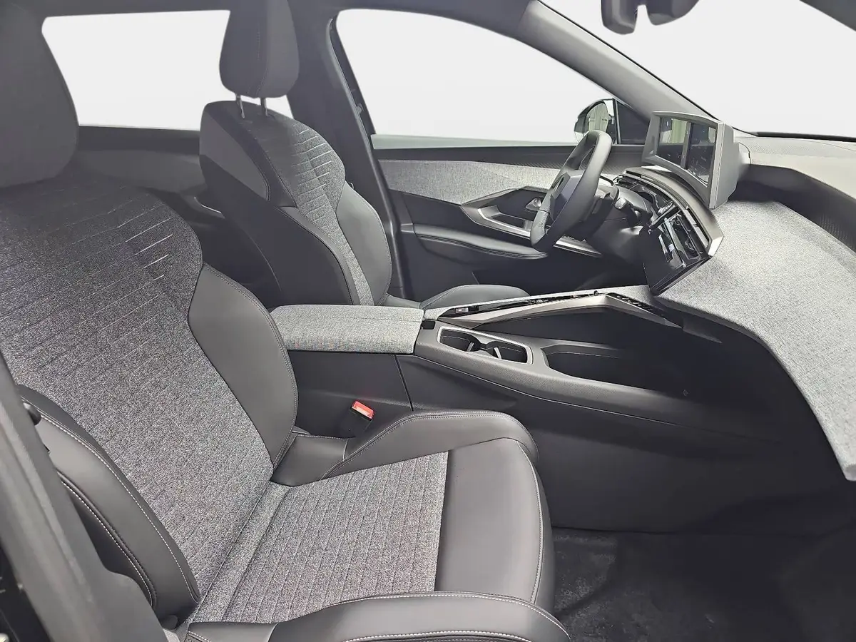 PEUGEOT 5008 1.2 HYBRID 145 E-DSC6 ALLURE KLIMA LED 7-S DAB 360