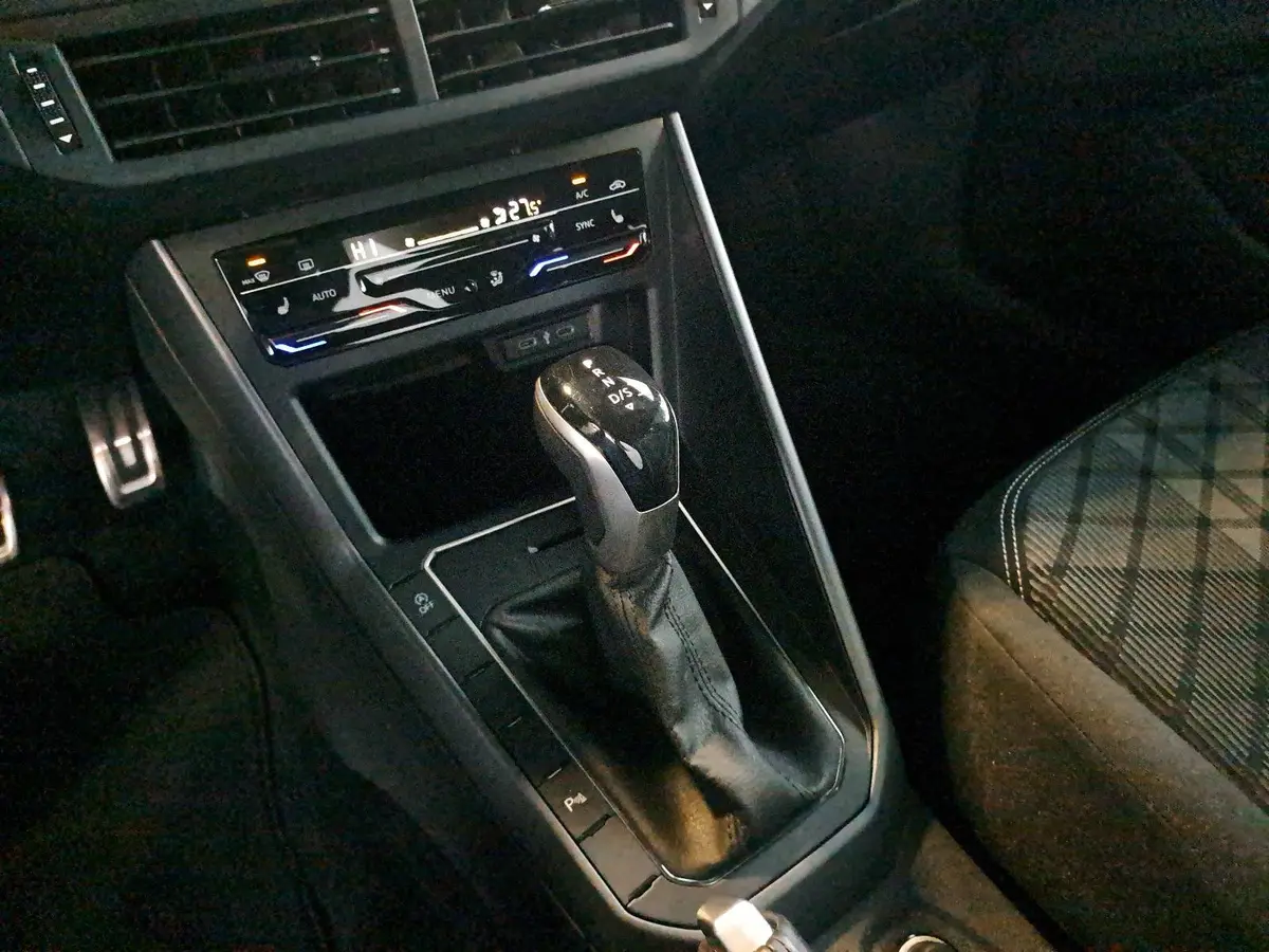 VW TAIGO 1.5 TSI DSG R-LINE NAVI LED ACC BLACK-STYLE WINTER