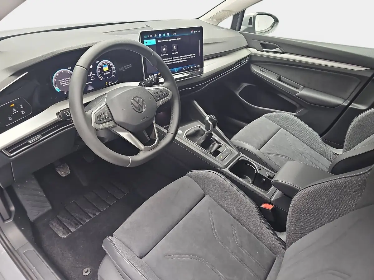 VW GOLF VIII 1.5 TSI LIFE LED ACC KAMERA AHK LM17