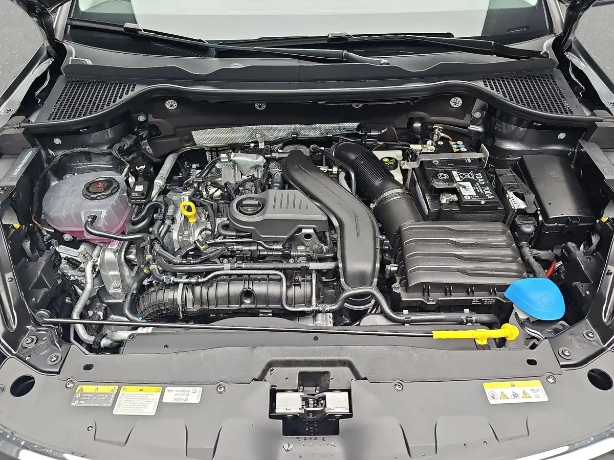 SKODA KAROQ 1.5 TSI DSG SELECTION LED ACC AHK