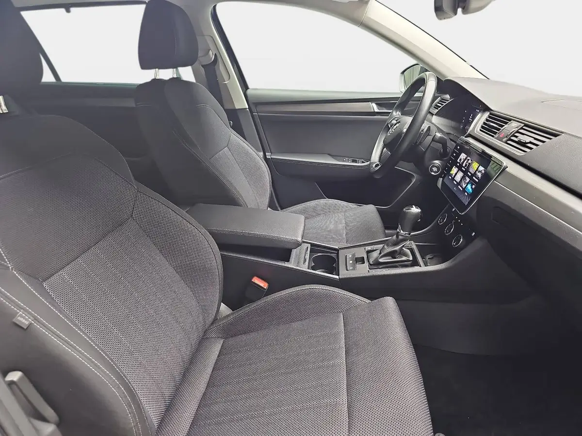 SKODA SUPERB COMBI 2.0 TDI DSG STYLE NAVI LED AHK
