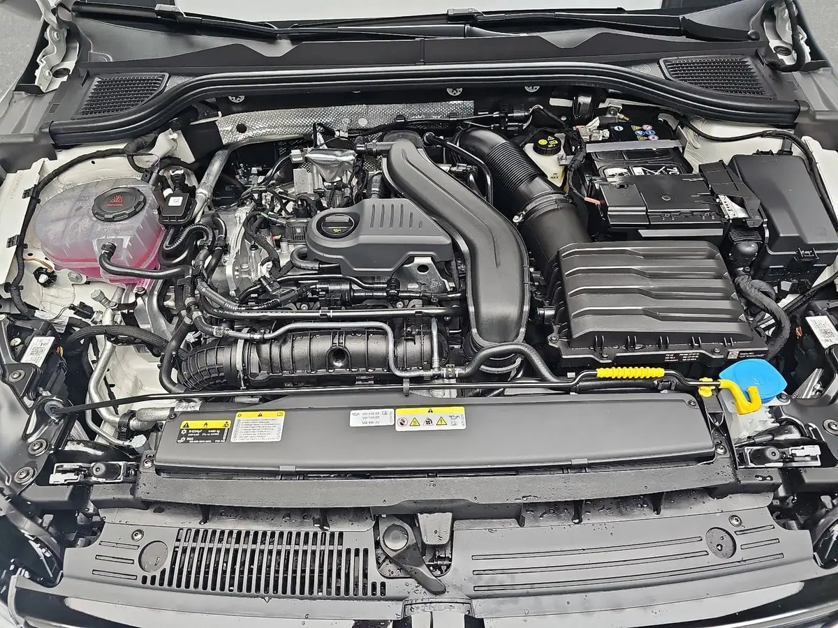 VW GOLF 1.5 ETSI DSG VIII R-LINE NAVI MATRIX-LED