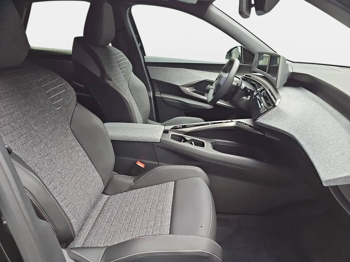 PEUGEOT 3008 1.2 HYBRID 145 E-DSC6 ALLURE LED DAB WINTER AHK LM