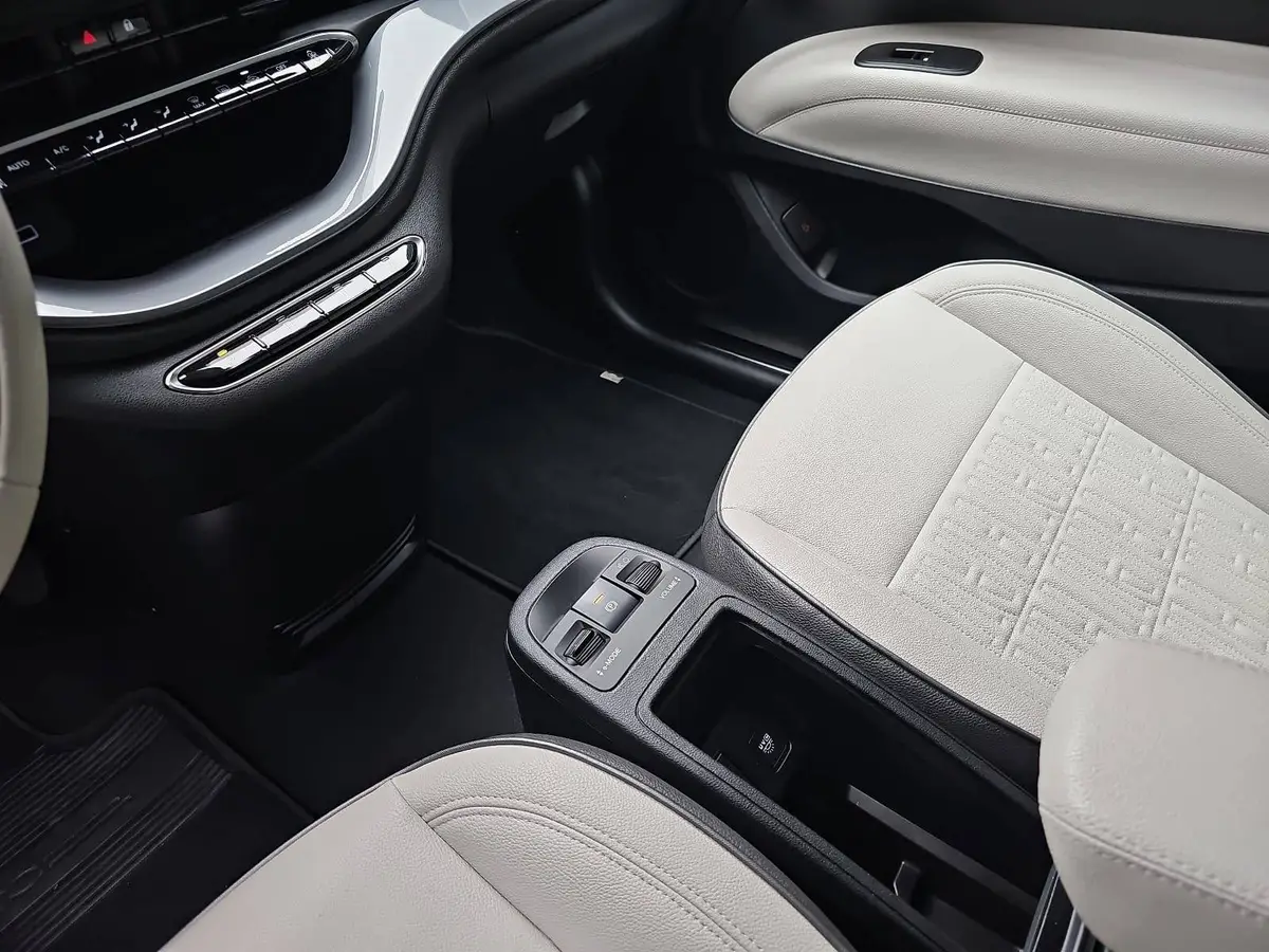 FIAT 500E ELEKTRO 42 KWH WINTERRÄDER BY BOCELLI NAVI KLIMA LED JBL APPLE/ANDROID LM17