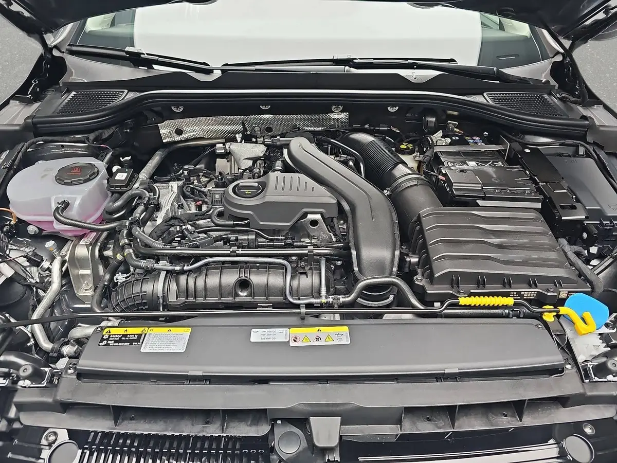 VW GOLF VIII 1.5 TSI LIFE LED ACC KAMERA AHK LM17