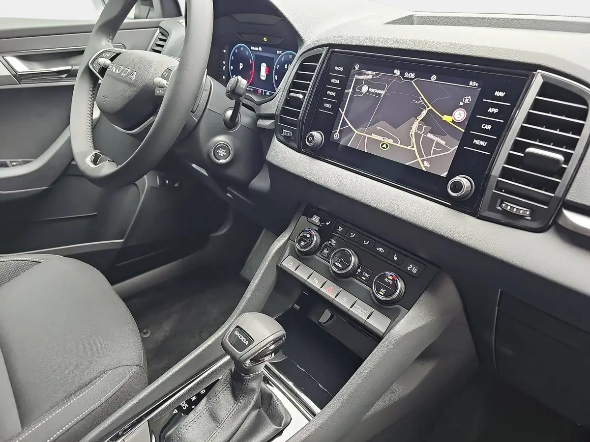 SKODA KAROQ 1.5 TSI DSG SELECTION LED ACC AHK