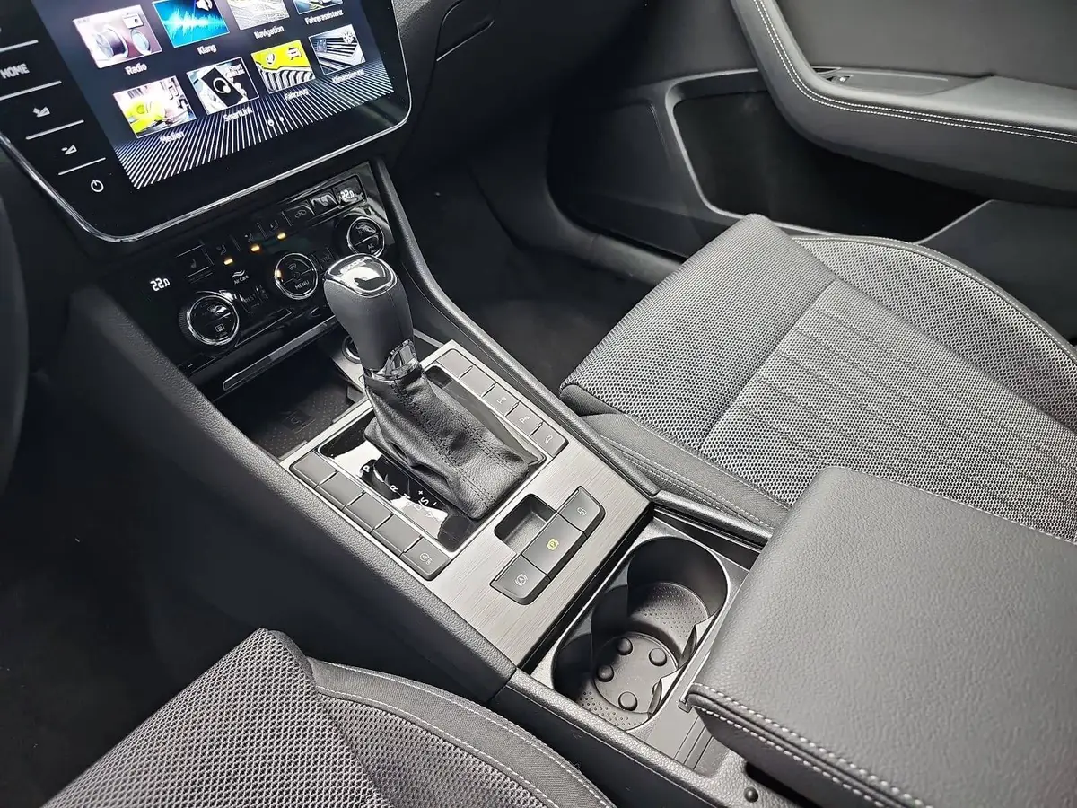 SKODA SUPERB COMBI 2.0 TDI DSG STYLE NAVI LED LM