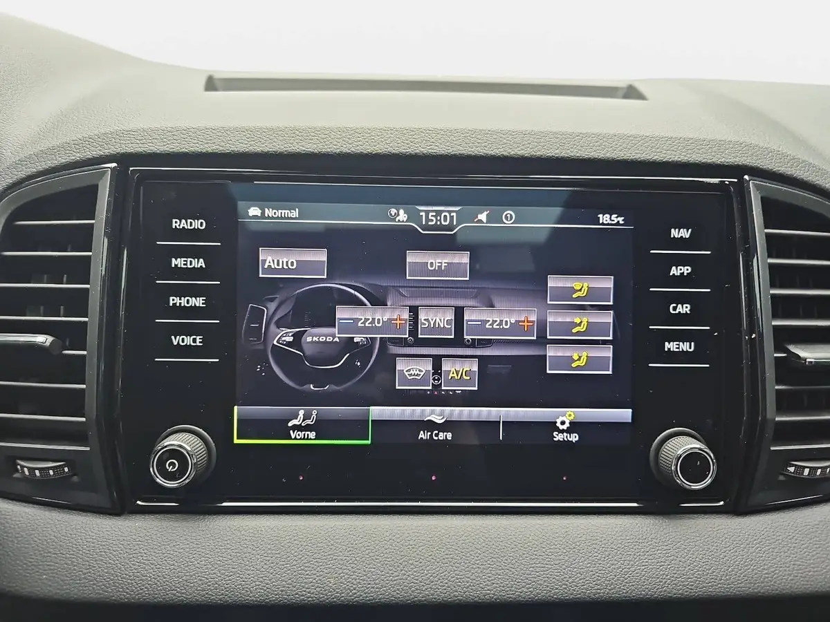SKODA KAROQ 2.0 TSI DSG SPORTLINE 4X4 AHK PANO