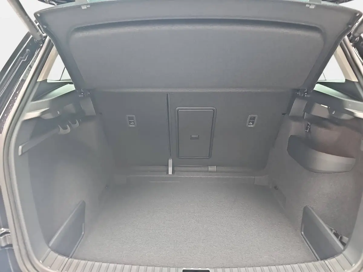 SKODA KAROQ 1.5 TSI DSG 130 JAHRE LED KAMERA AHK