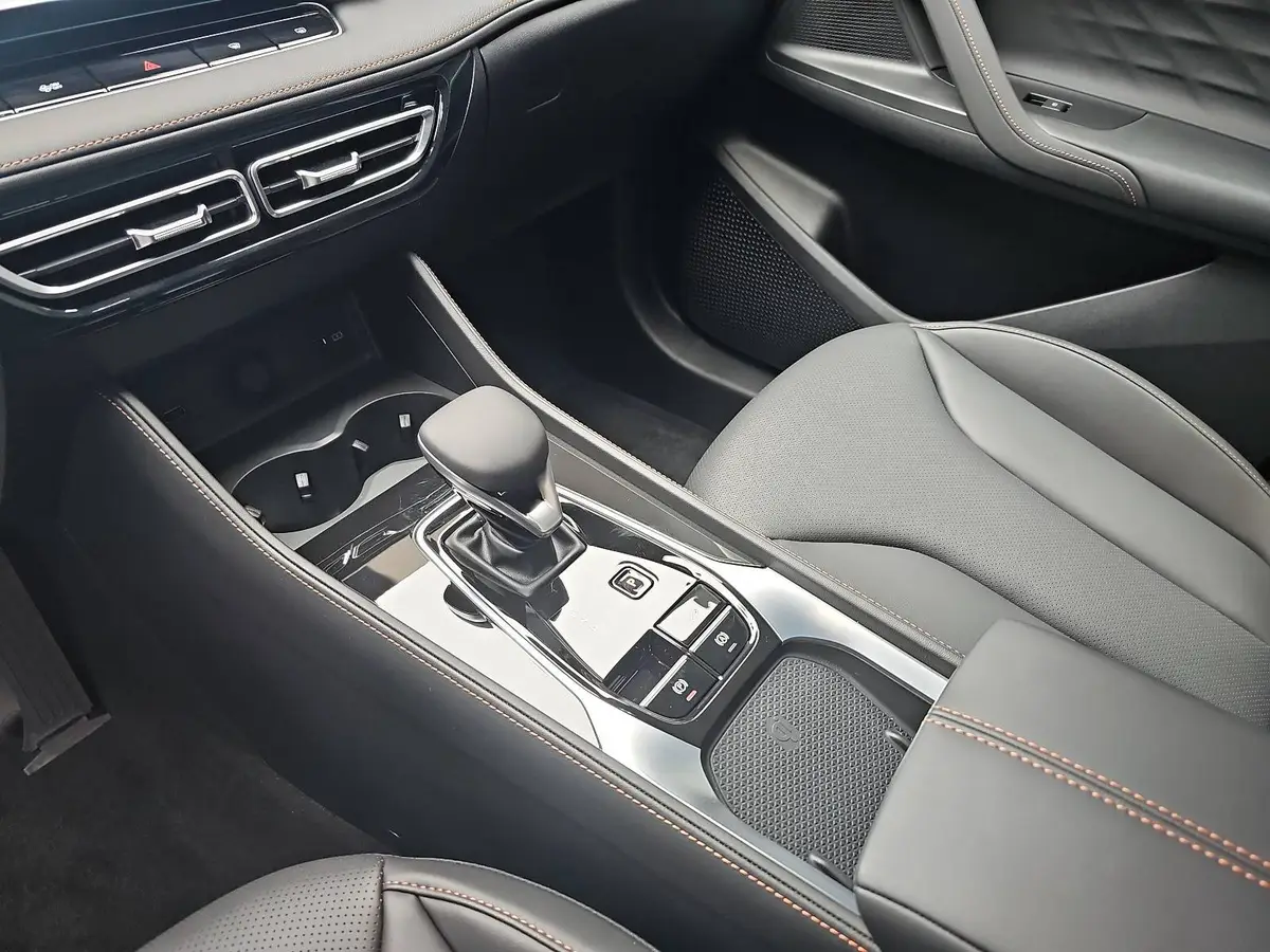 MG HS 1.5 PLUG-IN-HYBRID LUXURY LEDER 360-GRAD-KAMERA 19-ZOLL-LM