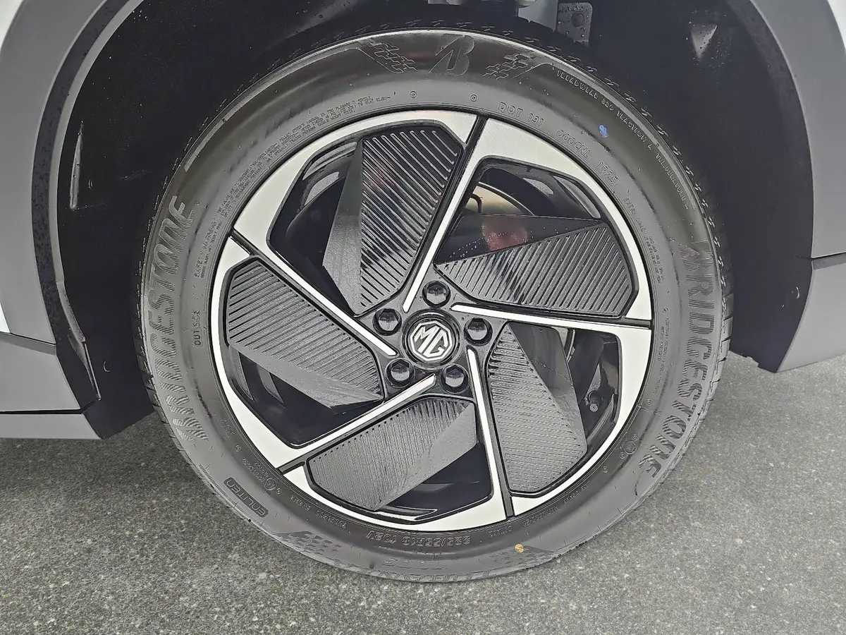 MG S5 EV 64 KWH MY25 LUXURY