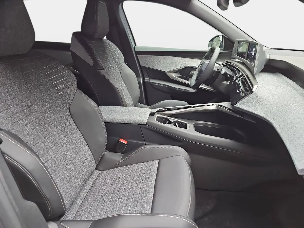 PEUGEOT 5008 1.2 HYBRID 145 E-DSC6 ALLURE KLIMA LED 7-S DAB 360