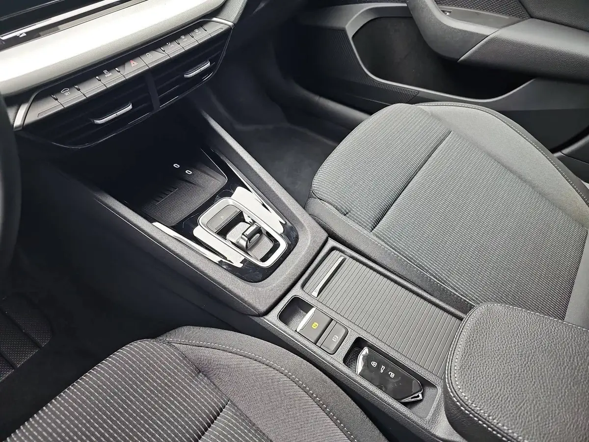 SKODA OCTAVIA COMBI 2.0 TDI DSG SELECTION AHK LM KAMERA