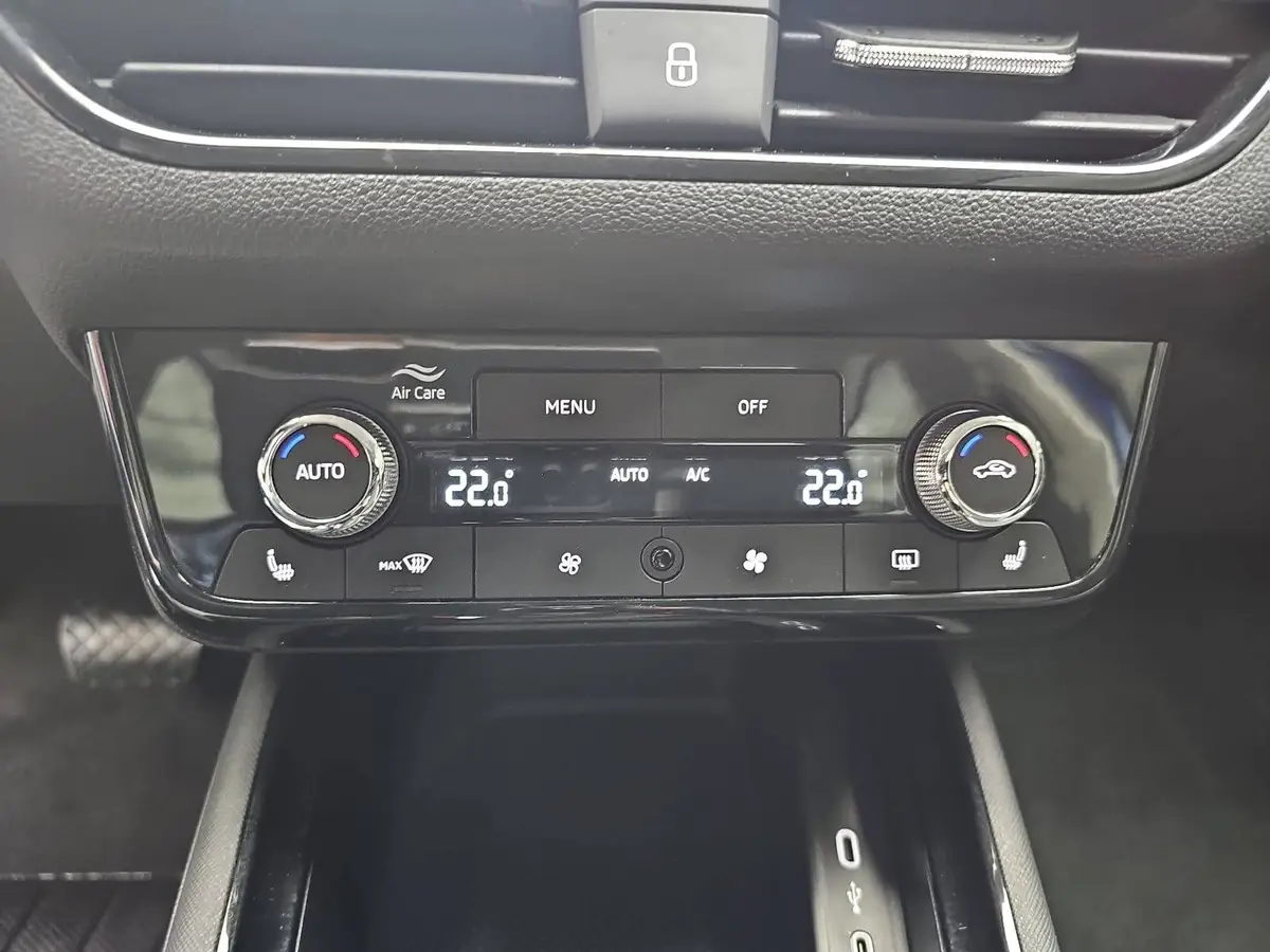 SKODA KAMIQ 1.0 TSI DSG SELECTION LED KLIMA LM