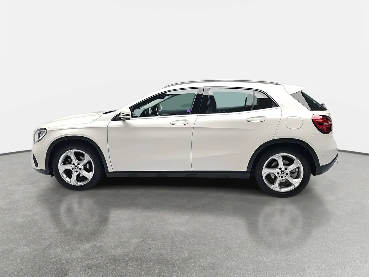 MERCEDES-BENZ GLA 180 DCT URBAN WINTER GRA AHK