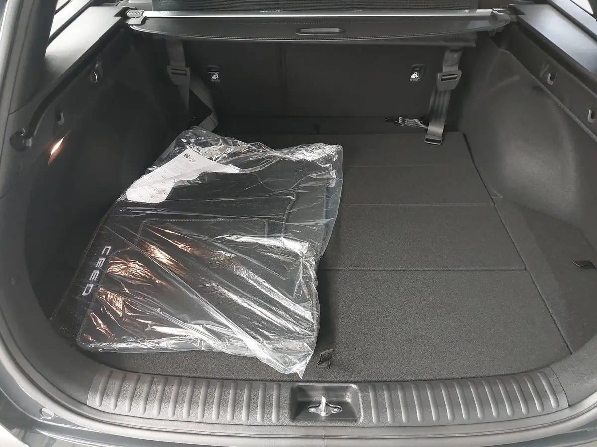 KIA CEED SW 1.5 T-GDI 48V DCT7 ULTIMATE EDITION