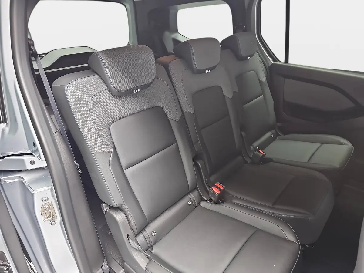 NISSAN TOWNSTAR KOMBI 1.3 DIG-T L2 2.3T TEKNA 7-SITZER