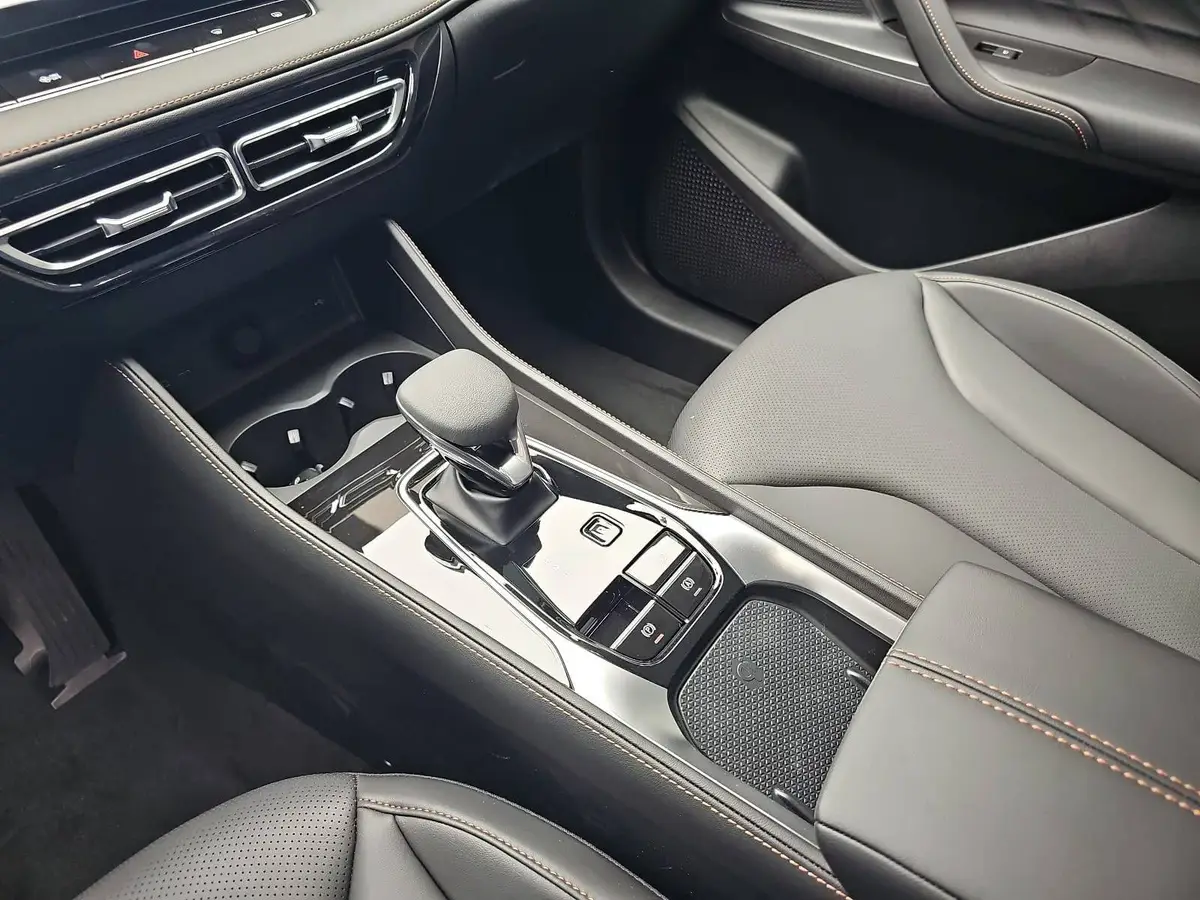 MG HS 1.5 PLUG-IN-HYBRID MY25.5 LUXURY LEDER 360-GRAD-KAMERA 19-ZOLL-LM
