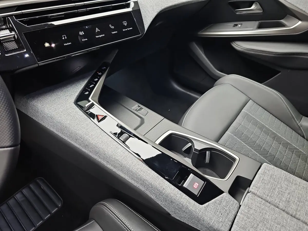 PEUGEOT 5008 1.2 HYBRID 145 E-DSC6 GT KLIMA LED 7-S DAB 360° AH