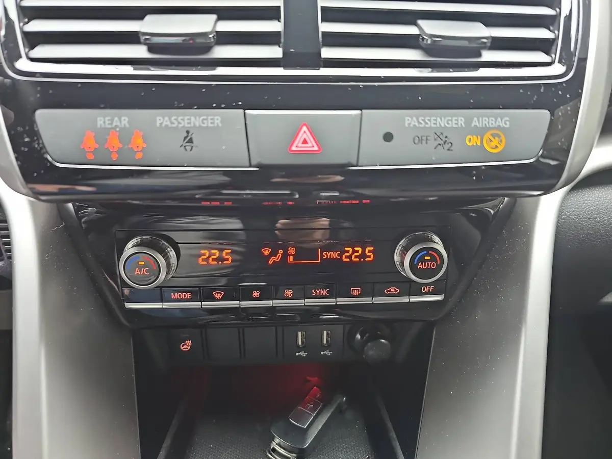 MITSUBISHI ECLIPSE CROSS 2.4 MIVEC PHEV CVT SELECT NAVI LED STANDH. 360° LM