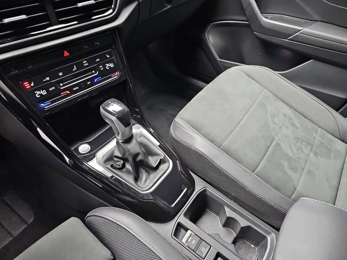 VW T-ROC 1.5 TSI DSG R-LINE NAVI KLIMA LED KAMERA WINTER AH