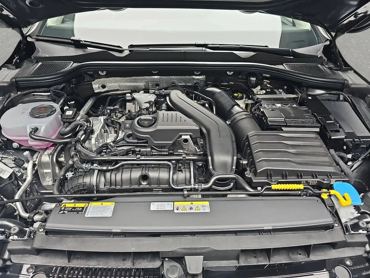 VW GOLF VIII 1.5 TSI LIFE LED ACC KAMERA AHK LM17