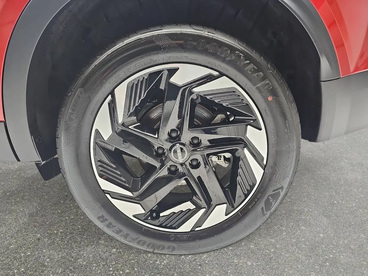 NISSAN QASHQAI 1.3 DIG-T XTRONIC N-CONNECTA PANO WINTER