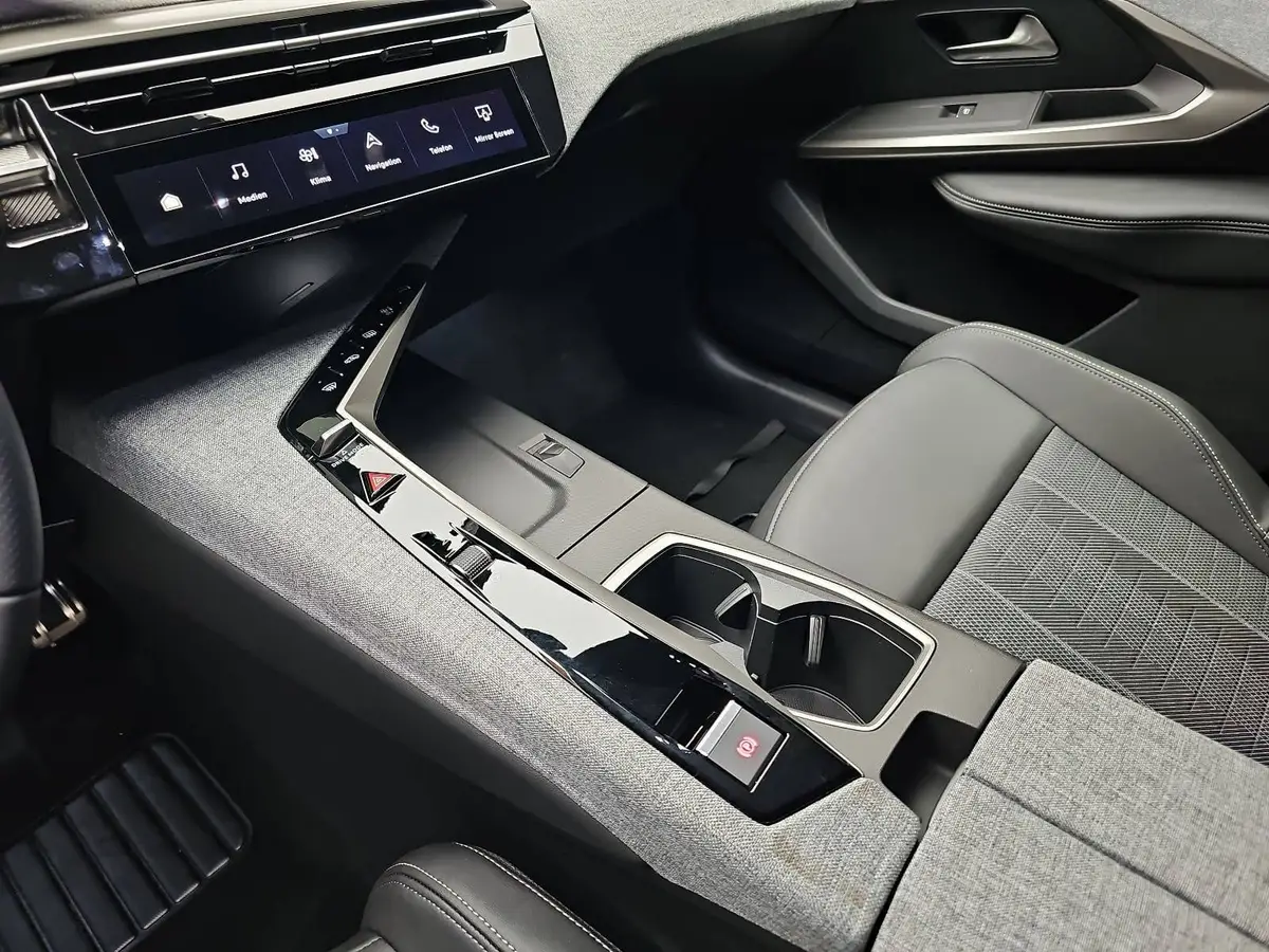 PEUGEOT 5008 1.2 HYBRID 145 E-DSC6 GT KLIMA LED 7-S DAB 360° AH