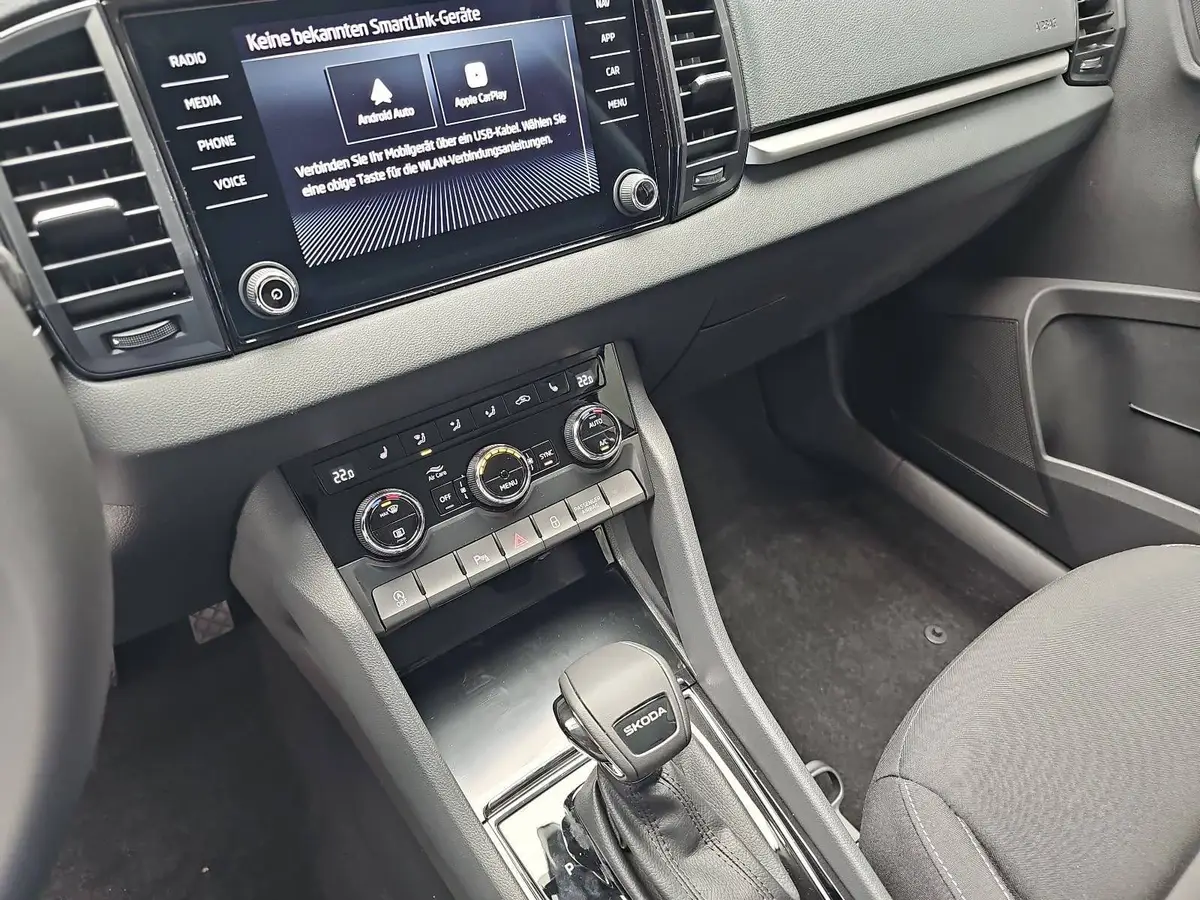 SKODA KAROQ 1.5 TSI DSG DRIVE NAVI LED AHK LM