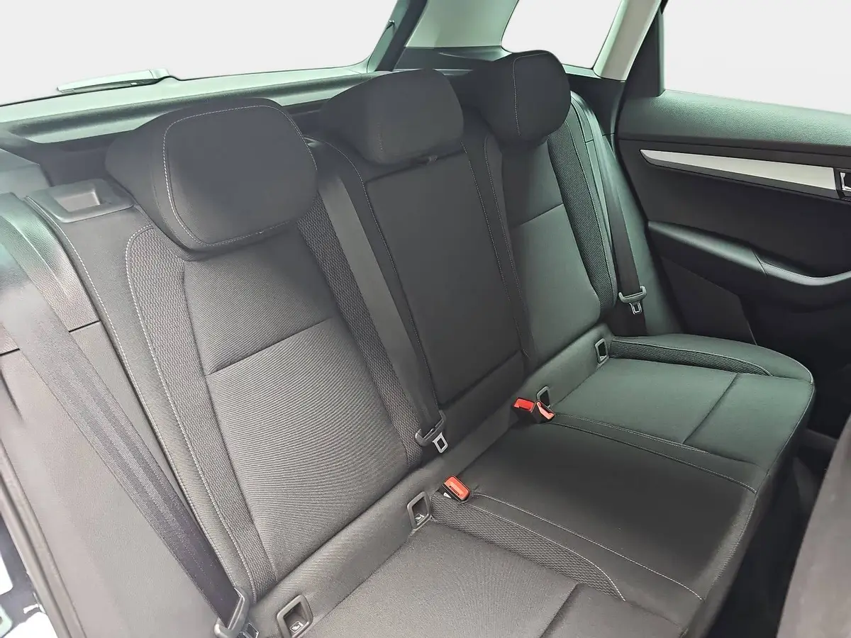 SKODA KAROQ 1.5 TSI DSG 130 JAHRE LED KAMERA AHK