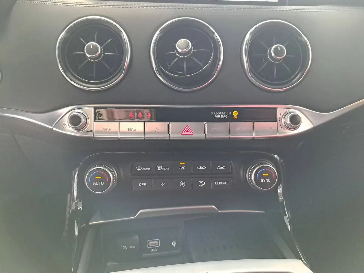 KIA STINGER 3.3 V6 T-GDI AUTO. 4WD GT NAVI LED LEDER WINTER KA