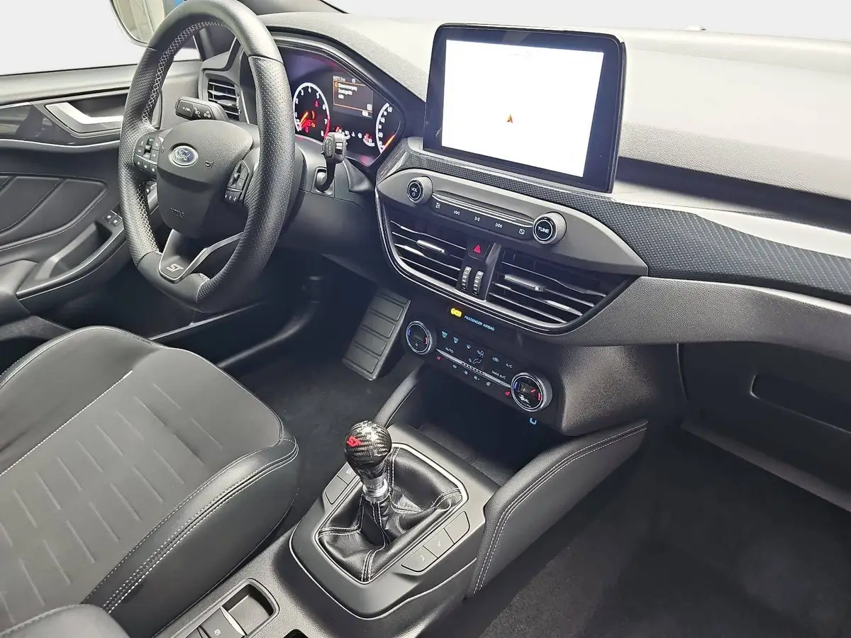 FORD FOCUS ST 2.3 EB TURNIER NAVI LED P-ASSIST