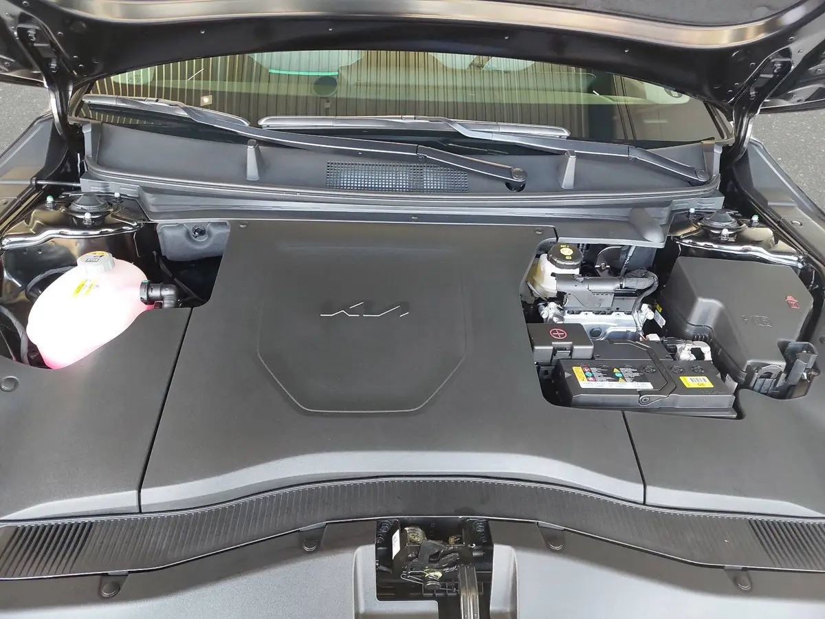 KIA EV4 FASTBACK 81.4 KWH EARTH MJ26 UP. TECH. WINTER-CON. DRIVEW.-PARK DESIGN SOUND GD