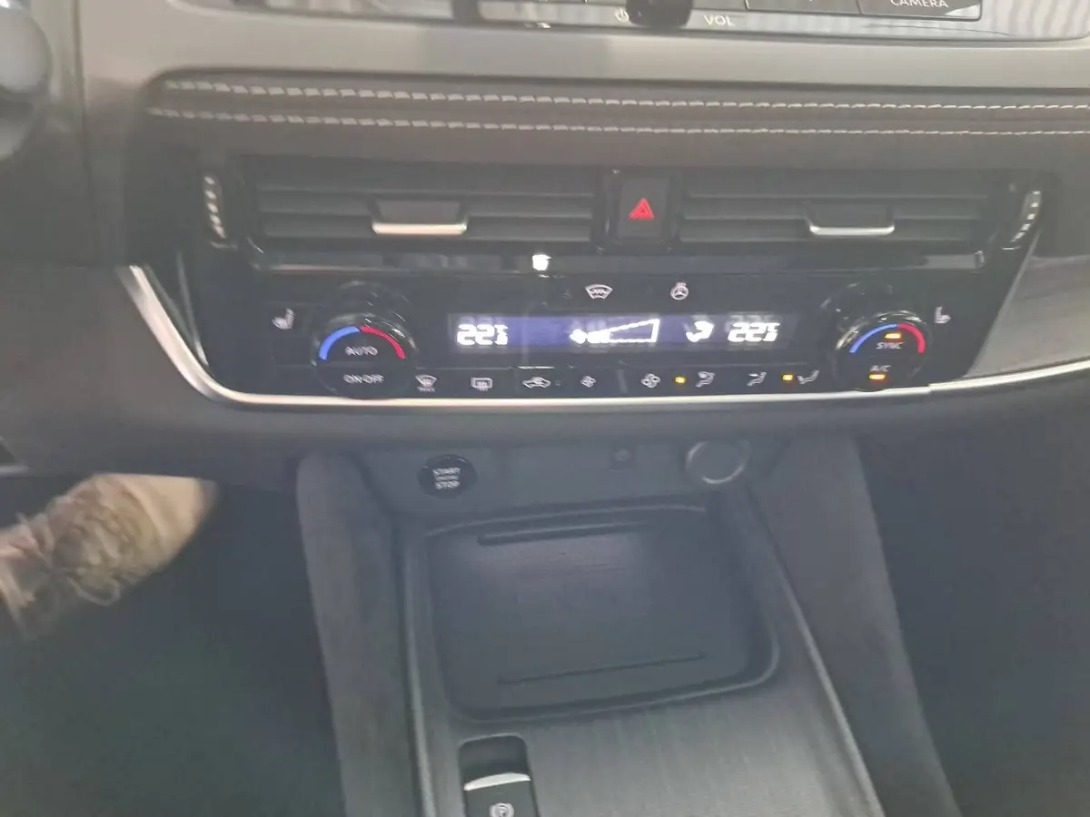 NISSAN QASHQAI 1.3 DIG-T MHEV AUTO. TEKNA PREMIUM PAKET 2-FARBEN