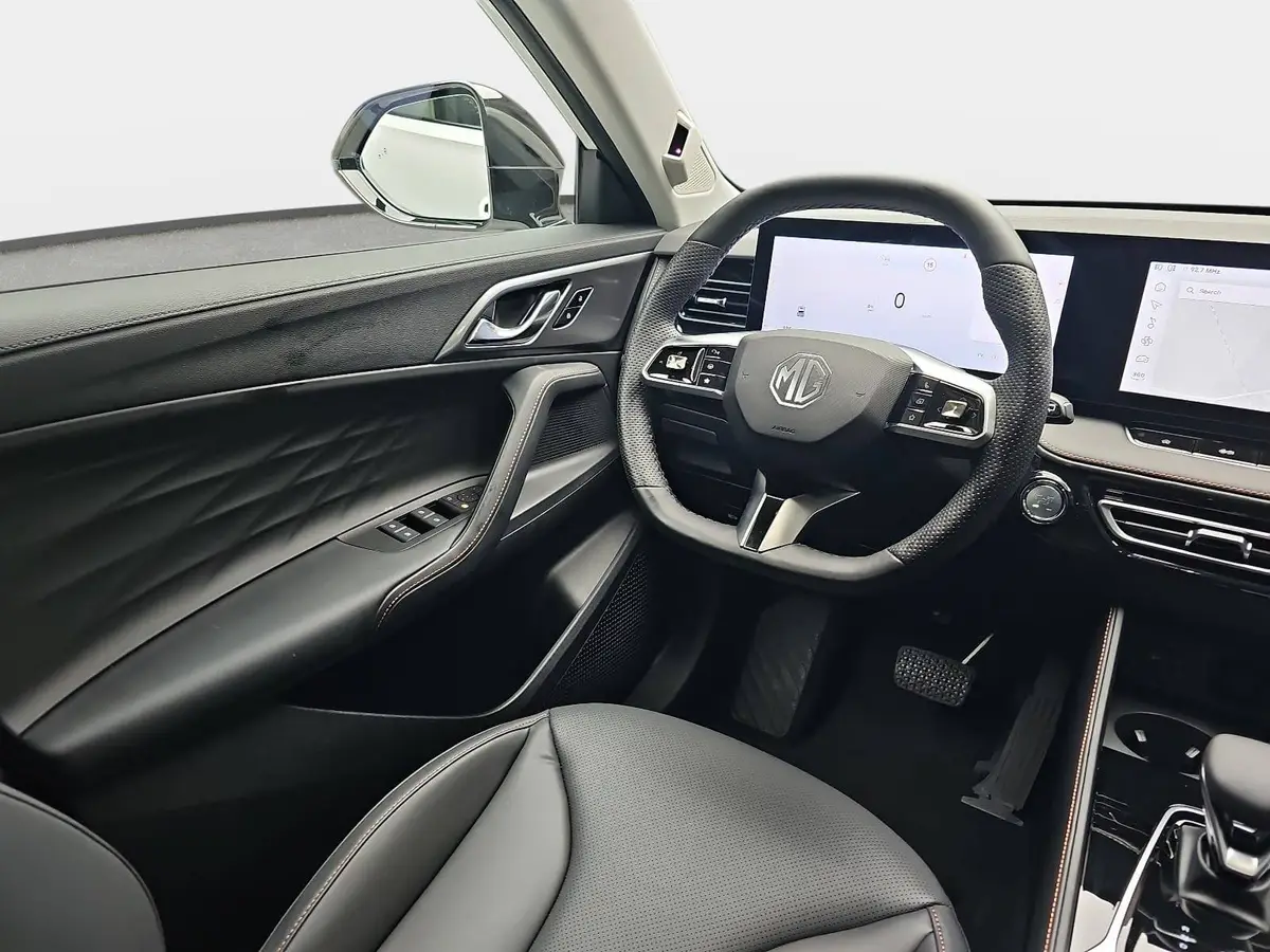 MG HS 1.5 HYBRID+ MY25.5 LUXURY LEDER 360-GRAD-KAMERA 19-ZOLL-LM